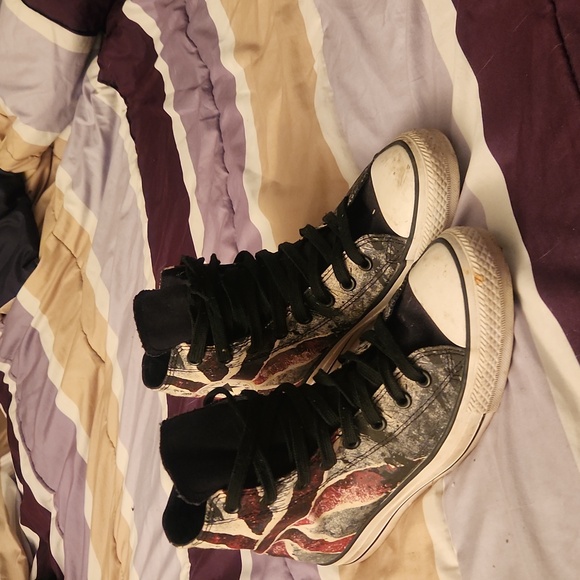 Converse shoes - Picture 2 of 6